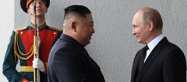 Руски председник Владимир Путин и севернокорејски лидер Ким Џонг Ун у Владивостоку - Sputnik Србија