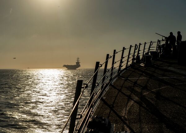 Амерички носач „Абрахам Линколн“ снимљен у близини Гибралтарског мореуза Амерички носач „Абрахам Линколн“ снимљен у близини Гибралтарског мореуза - Sputnik Србија
