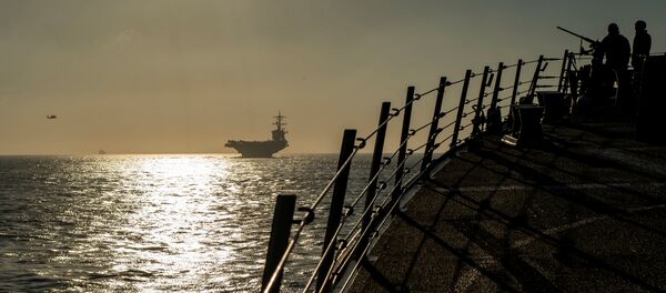 Амерички носач „Абрахам Линколн“ снимљен у близини Гибралтарског мореуза - Sputnik Србија