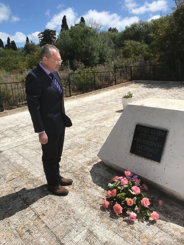 Zamenik rukovodioca Rosotrudničestva Aleksandar Radkov odao počast ruskim i srpskim vojnicima u tuniskom gradu Menzel Burgibi Zamenik rukovodioca Rosotrudničestva Aleksandar Radkov odao počast ruskim i srpskim vojnicima u tuniskom gradu Menzel Burgibi - Sputnik Srbija