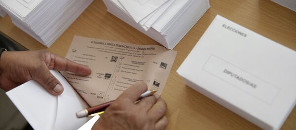 Гласач на изборима у Шпанији - Sputnik Србија