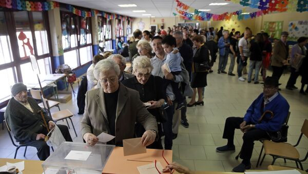 Red za glasanje na parlamentarnim izborima u Španiji 28. aprila 2019. - Sputnik Srbija