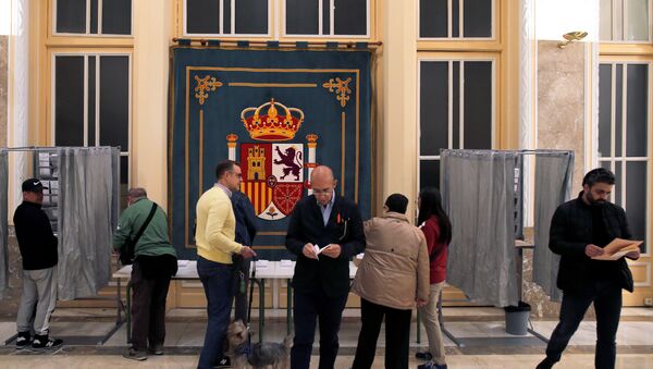 Бирачи у Мадриду током гласања на парламентарним изборима у Шпанији - Sputnik Србија