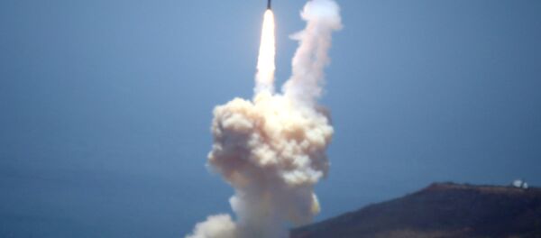 Тестирање балистичке ракете у војној бази у Калифорнији Тестирање балистичке ракете у војној бази у Калифорнији - Sputnik Србија