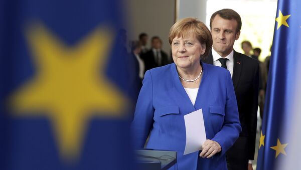 Angela Merkel ne prepušta Makronu lidersku poziciju u EU - Sputnik Srbija