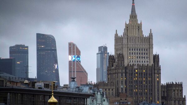 Pogled na oblakodere poslovnog centra Moskva-siti i zgradu Ministarstva spoljnih poslova Rusije u Moskvi - Sputnik Srbija