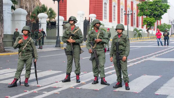 Pripadnici oružanih snaga Venecuele ispred Predsedničke palate u Karakasu - Sputnik Srbija