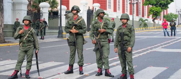 Припадници оружаних снага Венецуеле испред Председничке палате у Каракасу Припадници оружаних снага Венецуеле испред Председничке палате у Каракасу - Sputnik Србија