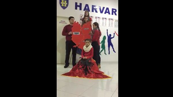 Albanska deca izvela performans Velike Albanije - Sputnik Srbija