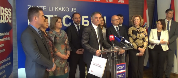 Милорад Пуповац на конференцији за медије Милорад Пуповац на конференцији за медије - Sputnik Србија