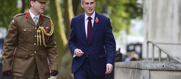 Gavin Williamson, right, outside the Ministry of Defence in London after he was named as the new Secretary of State for Defence following the resignation of Sir Michael Fallon who admitted his behaviour had fallen below the high standards required in the role, Thursday, Nov. 2, 2017. - Sputnik Srbija