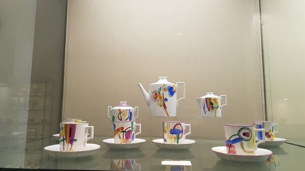 Фабрика производи око два милиона предмета годишње - Sputnik Србија