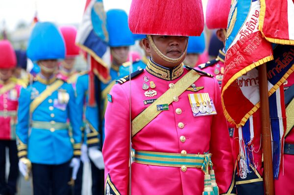 Гардисти у свечаним униформама јарких боја - Sputnik Србија