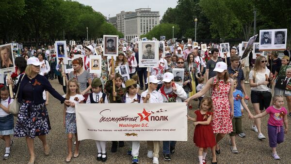 Учесници акције Бесмртни пук током шетње улицама Вашингтона - Sputnik Србија