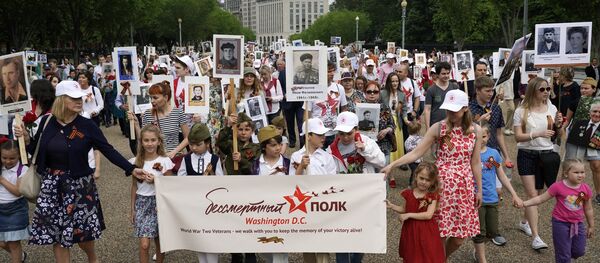 Учесници акције Бесмртни пук током шетње улицама Вашингтона Учесници акције Бесмртни пук током шетње улицама Вашингтона - Sputnik Србија