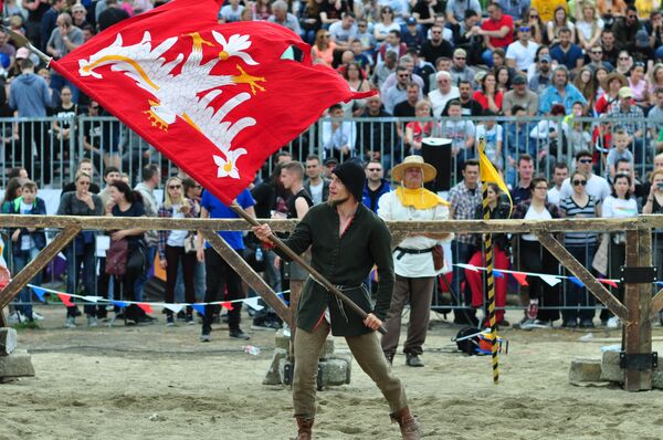 Народ одушевљено посматрао битку Народ одушевљено посматрао битку - Sputnik Србија