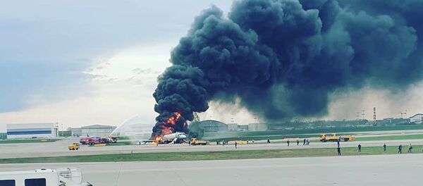 Гори авион на аеродрому у Москви - Sputnik Србија
