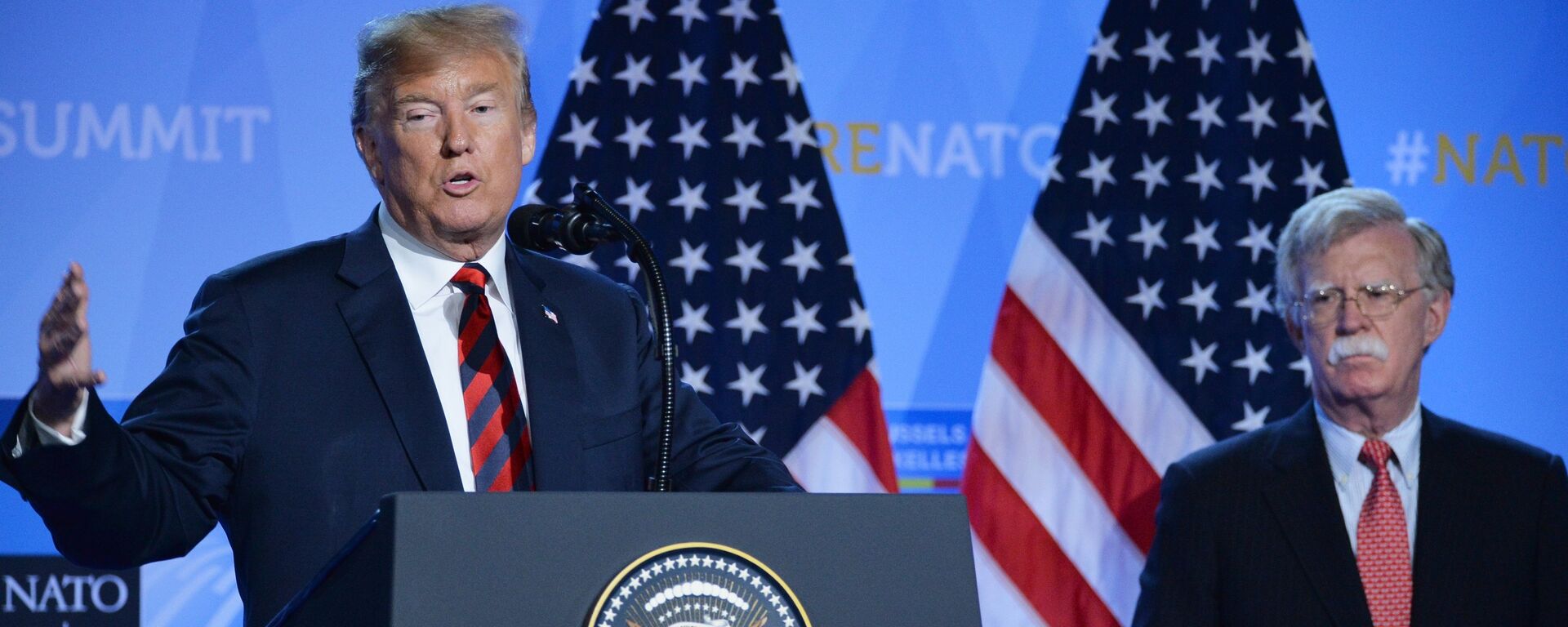 Predsednik Sjedinjenih Američkih Država Donald Tramp i savetnik predsednika za nacionalnu bezbednost Džon Bolton - Sputnik Srbija, 1920, 22.07.2025