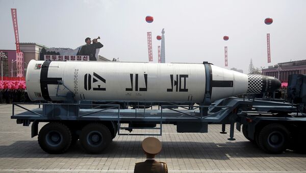 Подморничка ракета на паради кинеске војске на Ким Ил Сунг у Пјонгјангу - Sputnik Србија