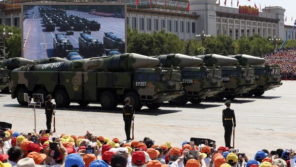 Kineske protivbrodske balističke rakete DF-21D na vojnoj paradi u Pekingu - Sputnik Srbija