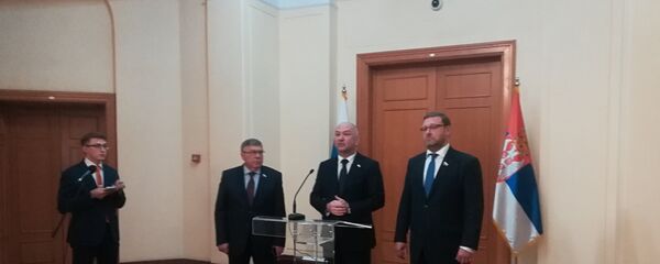 Valerij Rjazanski, Nenad Popović i Konstantin Kosačov na konferenciji za medije u Vladi Srbije - Sputnik Srbija