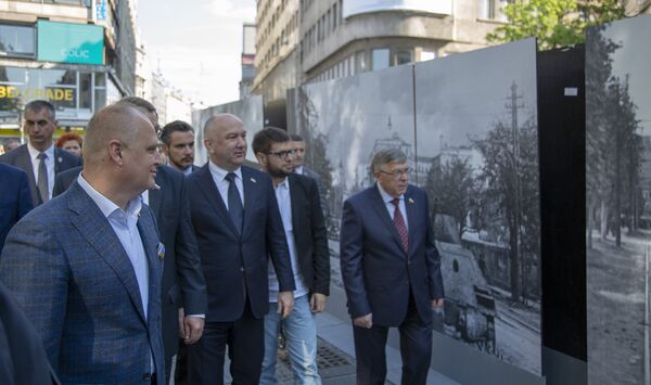 Sutrašnji dan je jedan od najvećih u našoj istoriji, poručio je ministar Popović. - Sputnik Srbija