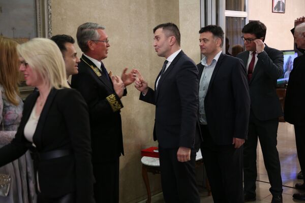 Ministar Zoran Đorđević, urednik u Sputnjiku Predrag Vasiljević i filmski režiser Boris Malagurski na prijemu Ministar Zoran Đorđević, urednik u Sputnjiku Predrag Vasiljević i filmski režiser Boris Malagurski na prijemu - Sputnik Srbija