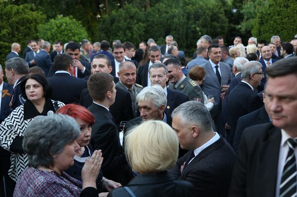 Veliki broj zvanica na prijemu u ruskoj ambasadi u Beogradu Veliki broj zvanica na prijemu u ruskoj ambasadi u Beogradu - Sputnik Srbija