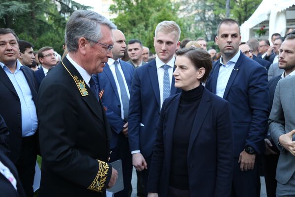 Ambasador Rusije Aleksandar Čepurin i premijerka Srbije Ana Brnabić Ambasador Rusije Aleksandar Čepurin i premijerka Srbije Ana Brnabić - Sputnik Srbija