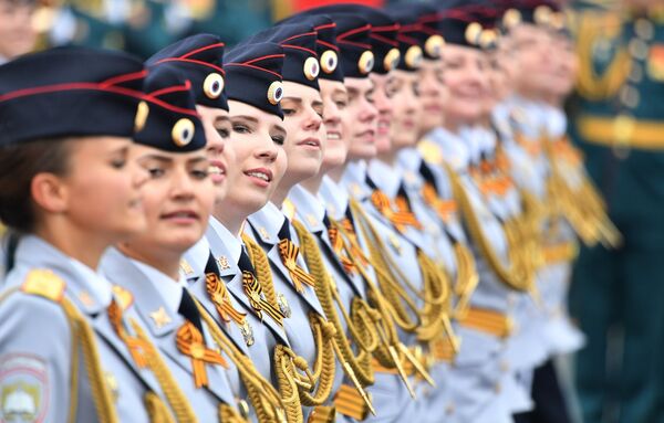 Више од 40.000 жена брани Русију  - Sputnik Србија