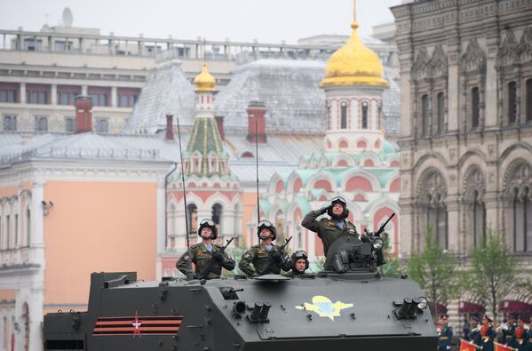 Oklopni transporter BTR-MDM „Rakuška“ na Crvenom trgu u Moskvi, na paradi povodom Dana pobede nad fašizmom - Sputnik Srbija