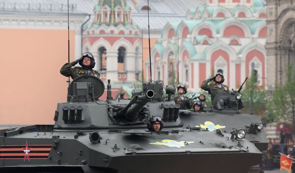 Amfibijsko borbeno desantno gusenično vozilo BMD-4M „Sadovnica“ na Crvenom trgu u Moskvi, na paradi povodom Dana pobede nad fašizmom - Sputnik Srbija