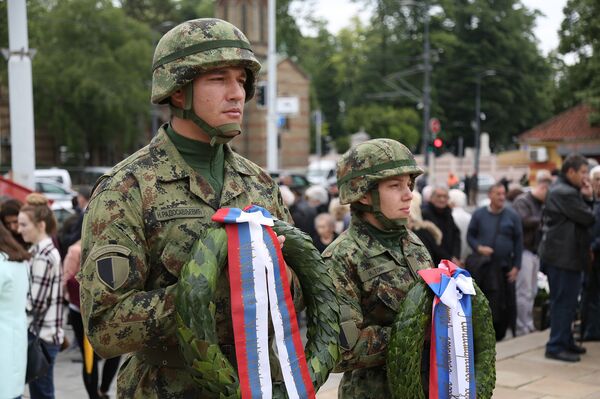 Полагање венаца на Гробљу ослободиоцима Београда поводом Дана победе Полагање венаца на Гробљу ослободиоцима Београда поводом Дана победе - Sputnik Србија