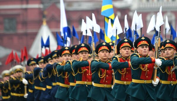 Почасна стража на паради поводом Дана победе над фашизмом на Црвеном тргу у Москви - Sputnik Србија