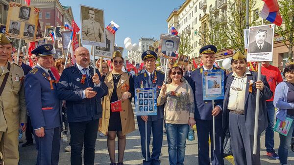 Srpska delegacija u „Besmrtnom puku“ u Moskvi Srpska delegacija u „Besmrtnom puku“ u Moskvi - Sputnik Srbija