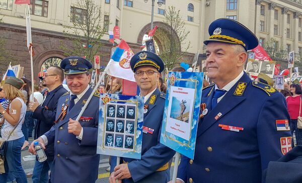 Srpska delegacija na „Besmrtnom puku“ u Moskvi - Sputnik Srbija