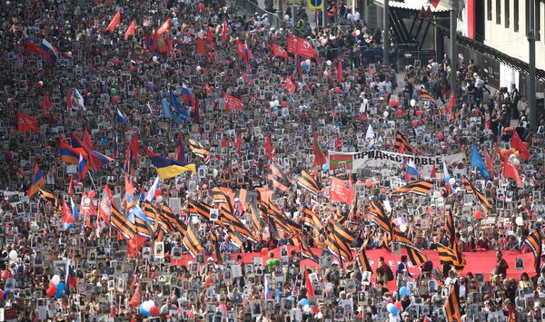 Šetnja Besmrtnog puka u Moskvi povodom Dana pobede nad fašizmom - Sputnik Srbija