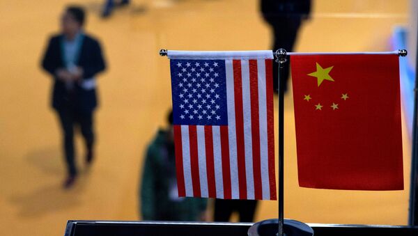 Заставе Кине и Сједињених Америчких Држава на сајму увоза у Шангају - Sputnik Србија