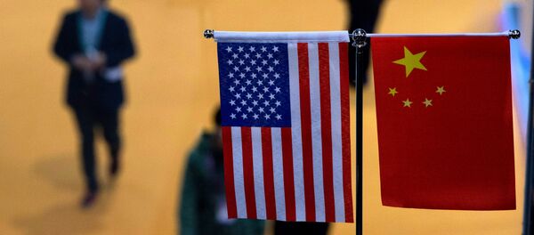 Заставе Кине и Сједињених Америчких Држава на сајму увоза у Шангају - Sputnik Србија