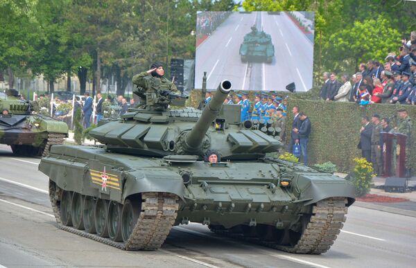 Ruski tenk t-72 na vojnoj paradi u Nišu Ruski tenk t-72 na vojnoj paradi u Nišu - Sputnik Srbija