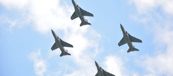 Avioni J-22 Orao na vojnoj paradi u Nišu GIF Avioni J-22 Orao na vojnoj paradi u Nišu GIF - Sputnik Srbija