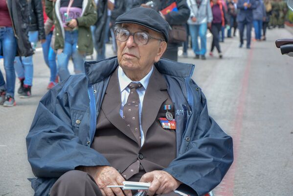 Душан Лукић, један од ратних војних ветерана на паради у Нишу - Sputnik Србија