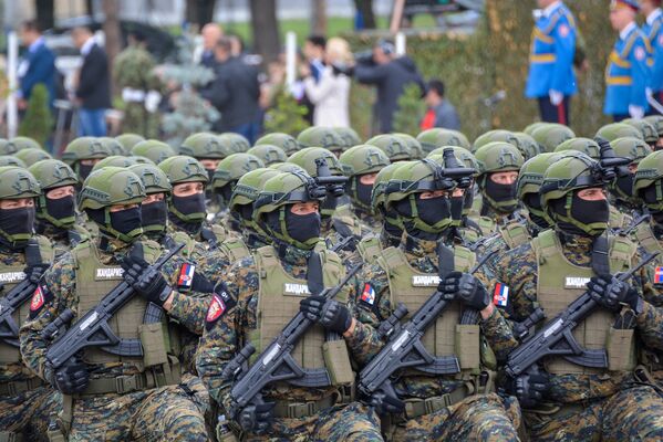 Припадници жандармерије на паради поводом Дана победе у Нишу - Sputnik Србија