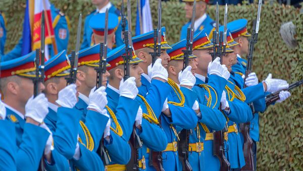 Гардисти ВС на војној паради у Нишу - Sputnik Србија