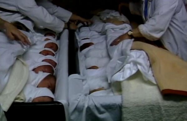 Najvažnije je bilo evakuisati bebe, sestre iz porodilišta rizikovale su svoje živote da bi deca što pre bila na sigurnom. Najvažnije je bilo evakuisati bebe, sestre iz porodilišta rizikovale su svoje živote da bi deca što pre bila na sigurnom. - Sputnik Srbija