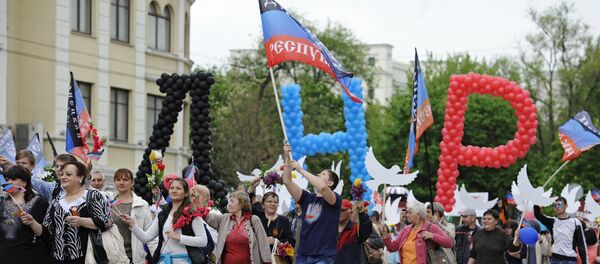 Парада у Доњецку за годишњицу одржавања референдума о самоопредељењу Доњецке Народне Републике - Sputnik Србија