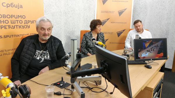 Оснивач и уметнички руководилац Опере Санкт Петербурга Јуриј Александров, диригент Максим Валков и оперска уметница Олга Воробјова Оснивач и уметнички руководилац Опере Санкт Петербурга Јуриј Александров, диригент Максим Валков и оперска уметница Олга Воробјова - Sputnik Србија