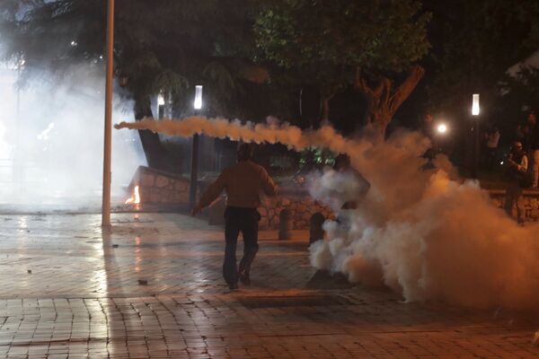 Полиција је испалила сузавац на протесту опозиције у Тирани Полиција је испалила сузавац на протесту опозиције у Тирани - Sputnik Србија