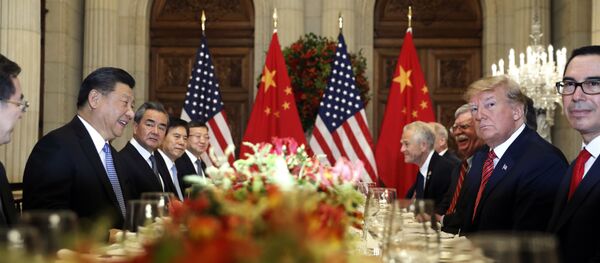 Председници Кине и САД, Си Ђинпинг и Доналд Трамп, на билатералном састанку Г20 у Буенос Ајресу Председници Кине и САД, Си Ђинпинг и Доналд Трамп, на билатералном састанку Г20 у Буенос Ајресу - Sputnik Србија