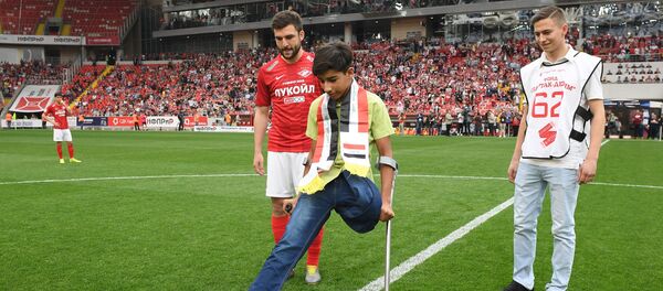 Прича о дечаку хероју који је после личне трагедије у Москви дочекао своју бајку. Прича о дечаку хероју који је после личне трагедије у Москви дочекао своју бајку. - Sputnik Србија